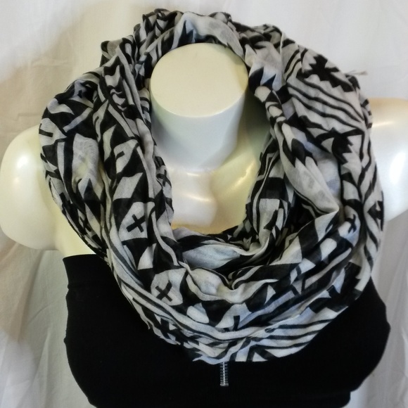 Charlotte Russe Accessories - Charlotte Russe Infinity Scarf